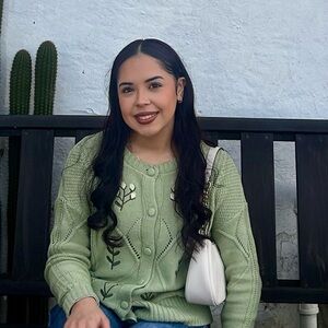 Meet your Posher, Estefania